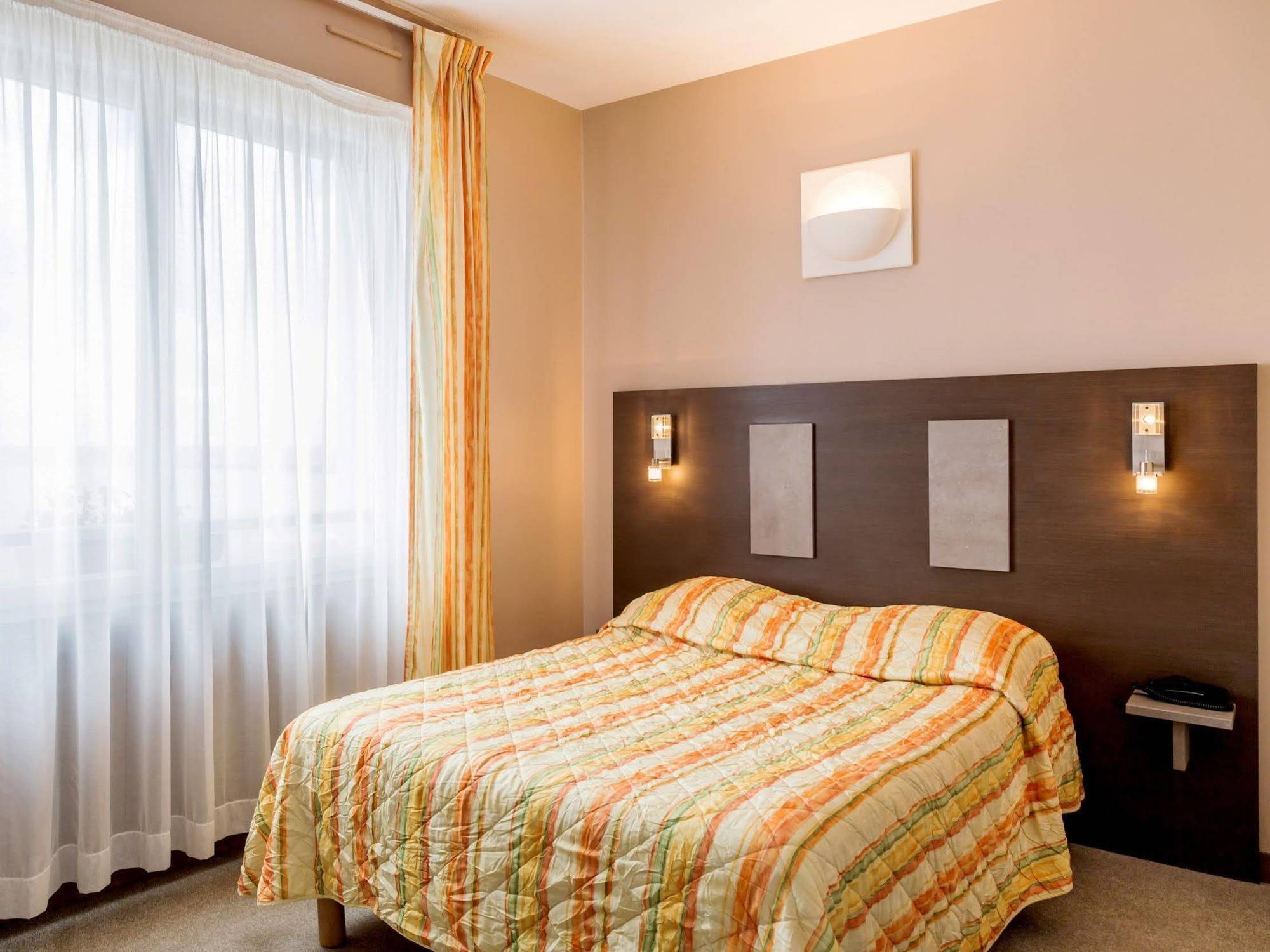 Acadie Saint Victor - Restaurant - Face - Hotel 2*